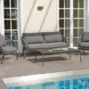 Lounge für den Garten mit Bank, zwei Sesseln und einem kleinem Tisch