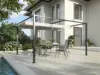 Alu-Pavilion mit faltbarem Sonnenschutz auf Steinterrasse