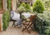 kleines Bar-Set auf einem Balkon